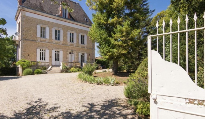 Upscale Mansion in Brouchaud with Views Across Private Pool