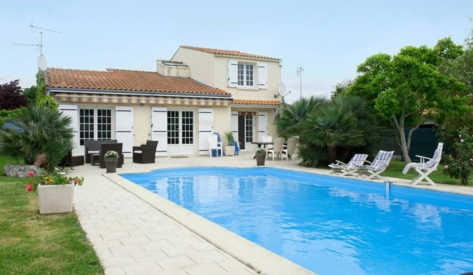 Villa de 4 chambres avec piscine privee jardin clos et wifi a Aytre a 5 km de la plage
