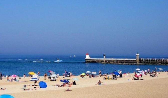 Grand Appartement standing Vue Mer latérale Plage à 50m proche port