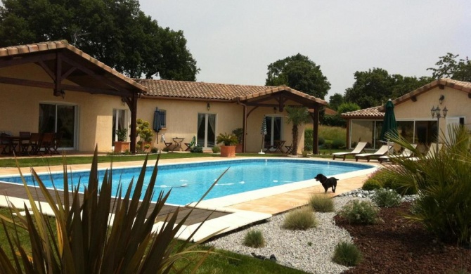 LE CLOS CASTEL -Chambre d'hôtes - Gîte équipé