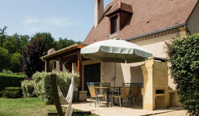 Holiday Home in Castelnaud la Chapelle with Swimming Pool
