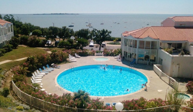 Appartement d'une chambre avec vue sur la mer piscine partagee et jardin clos a Fouras a 1 km de la plage