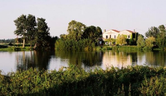 Maison d'Hôtes L'Arbre Rouge