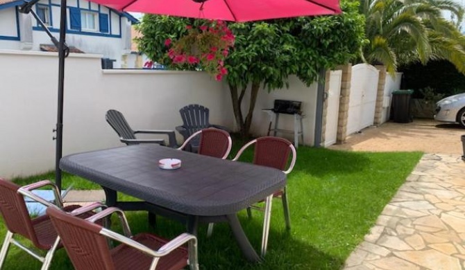 APPARTEMENT LES HIRONDELLES 2KM PLAGE-WiFI-JARDIN-PARKING-DRAPS ET SERVIETTES