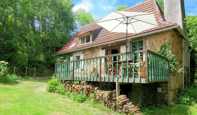 Quaint Cottage in Juillac with Private Garden