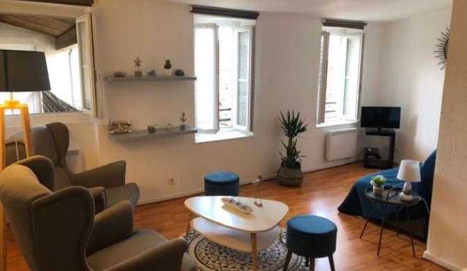 Very quiet 2-room apartment - Old Port, Town center