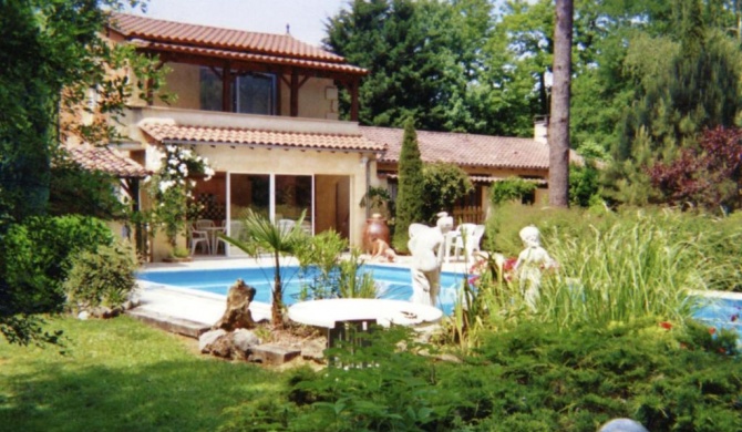 Holiday Home in Lamonzie Montastruc with Garden