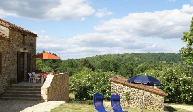 Heavenly holiday home with swimming pool and large garden