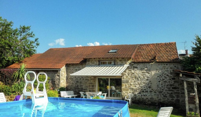 Cosy holiday home with private swimming pool in the centre of France