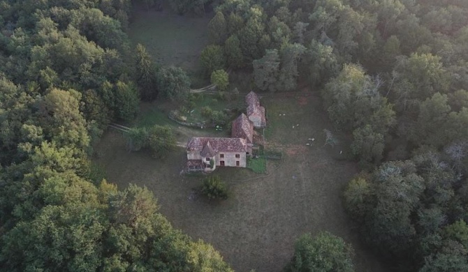 Touvent maison au milieu des bois