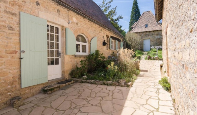 Three lovely g tes surrounded by nature with private swimming pool and garden