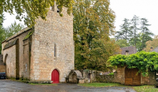 11 th century fully renovated and well furnished gite near Roque Saint Christophe