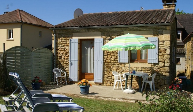 Cozy Holiday Home in Prats-de-Carlux with a Garden