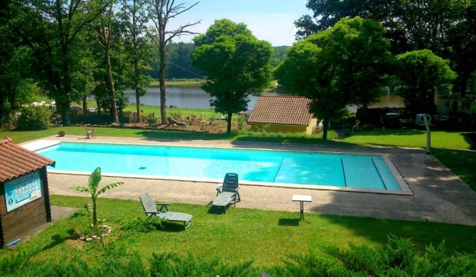 Bungalow de 2 chambres avec vue sur le lac piscine partagee et jardin clos a Rochechouart