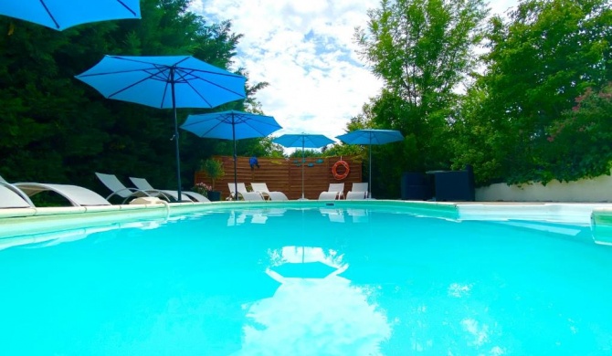 Le petit Prince à Sarlat - parking privé - piscine chauffée - espace bien-être avec Spa