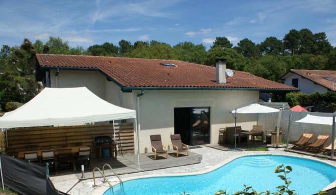 maison mitoyenne 8 pers. avec piscine au golf.