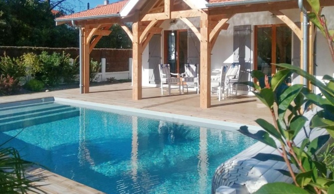 Villa de 3 chambres a Soulac sur Mer a 600 m de la plage avec piscine privee et jardin clos