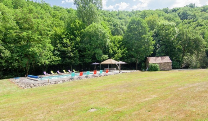 Authentic farmhouse with heated pool 12x6 close to a river on a beautiful spot