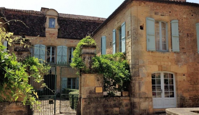 Le Prieuré du Château de Biron