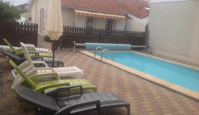 Maison avec piscine à 200m plage