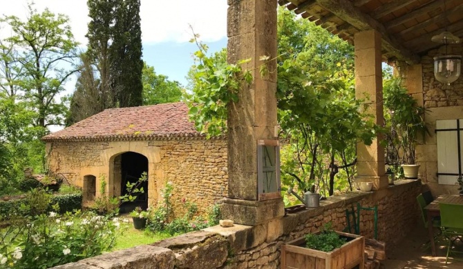 Villa de 4 chambres avec piscine privee jardin amenage et wifi a Blanquefort sur Briolance